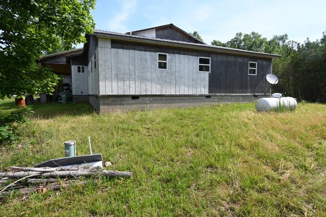 7170 Rockhouse Rd, Linden, TN 37096