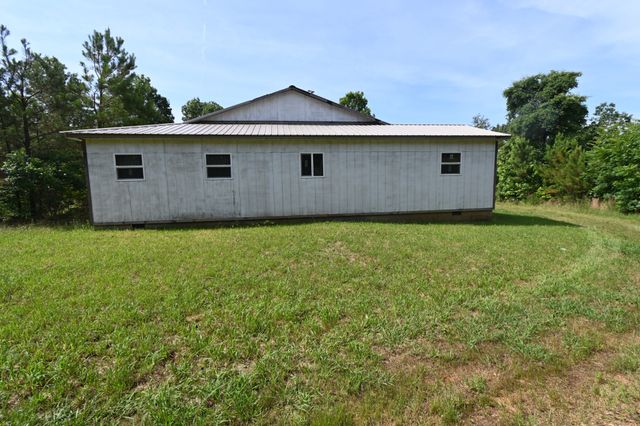 7170 Rockhouse Rd, Linden, TN 37096