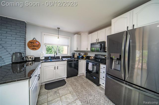 18481 Westbrook Drive, Livonia, MI 48152