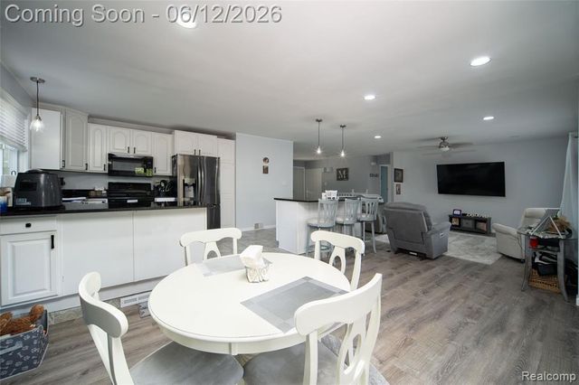 18481 Westbrook Drive, Livonia, MI 48152