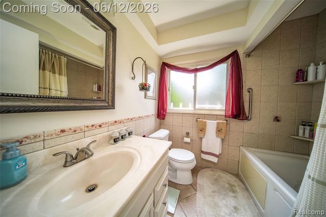 18481 Westbrook Drive, Livonia, MI 48152