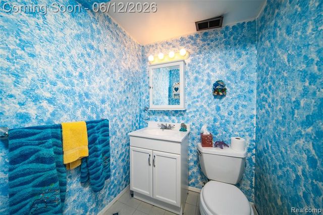 18481 Westbrook Drive, Livonia, MI 48152