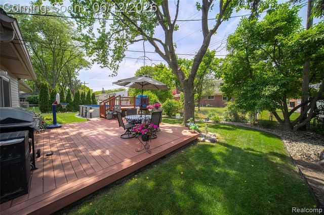 18481 Westbrook Drive, Livonia, MI 48152