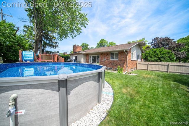18481 Westbrook Drive, Livonia, MI 48152