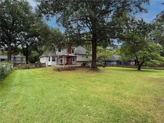 10508 Ensley Lane, Leawood, KS 66206