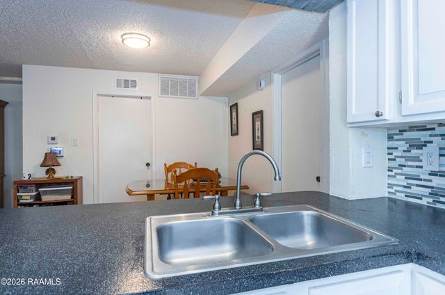 1304 E Bayou Parkway 2b, Lafayette, LA 70508