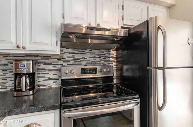 1304 E Bayou Parkway 2b, Lafayette, LA 70508