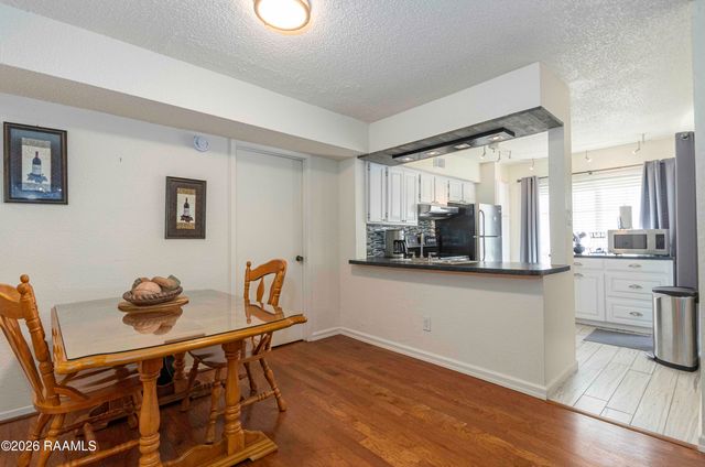 1304 E Bayou Parkway 2b, Lafayette, LA 70508