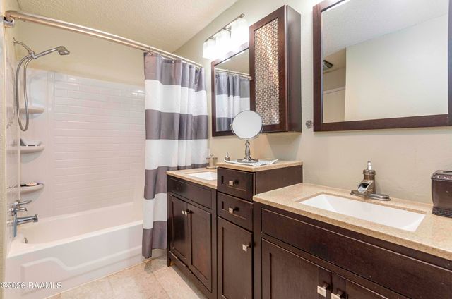 1304 E Bayou Parkway 2b, Lafayette, LA 70508