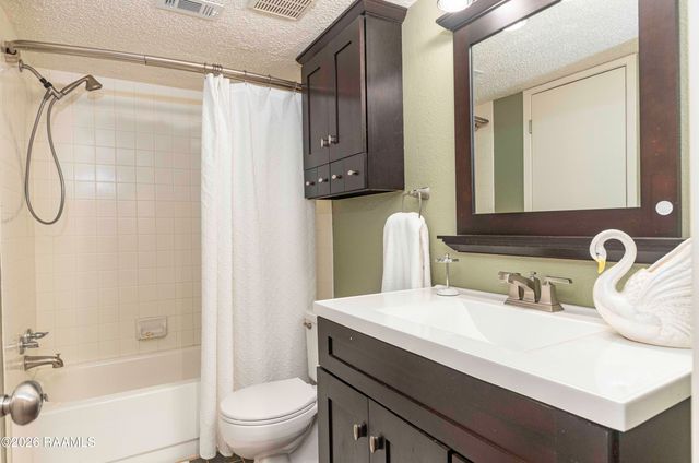 1304 E Bayou Parkway 2b, Lafayette, LA 70508