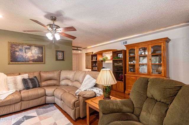 1304 E Bayou Parkway 2b, Lafayette, LA 70508
