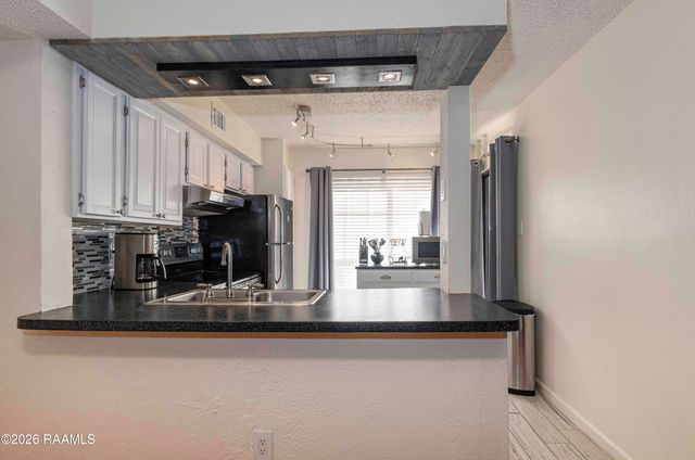 1304 E Bayou Parkway 2b, Lafayette, LA 70508