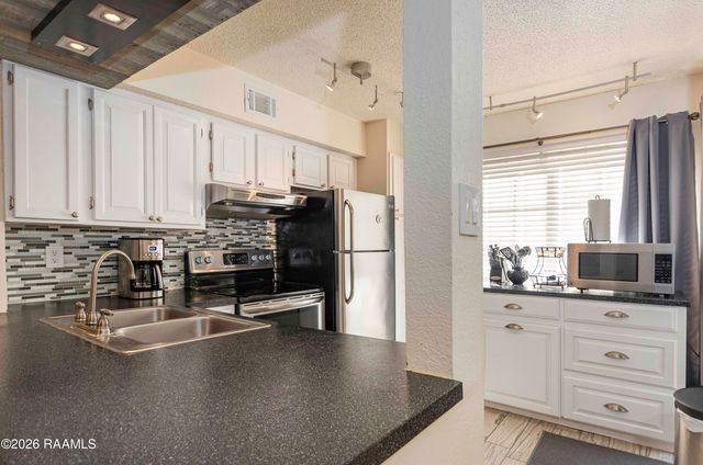 1304 E Bayou Parkway 2b, Lafayette, LA 70508