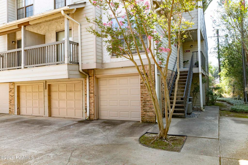 1304 E Bayou Parkway 2b, Lafayette, LA 70508