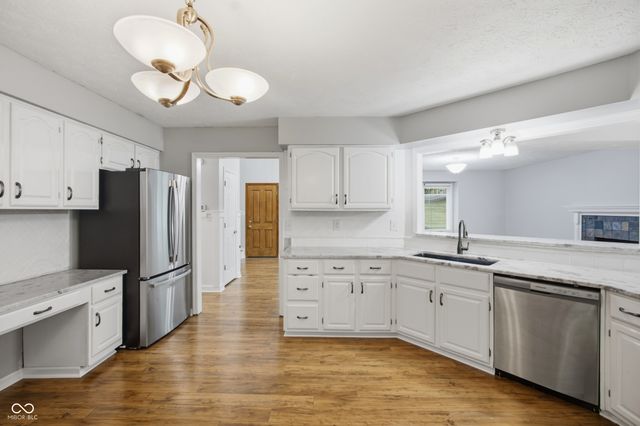 635 Mulberry Street, Zionsville, IN 46077