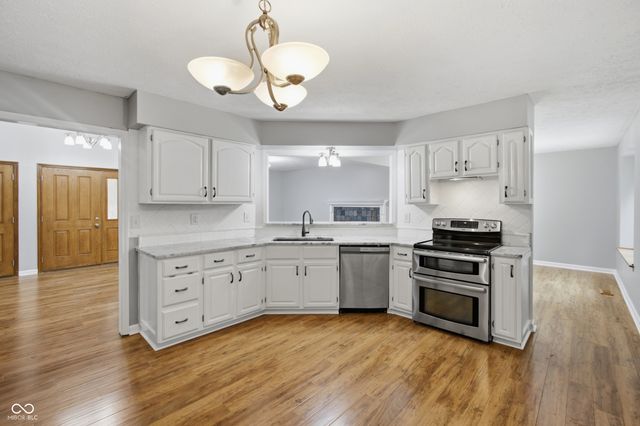635 Mulberry Street, Zionsville, IN 46077