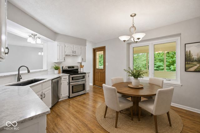 635 Mulberry Street, Zionsville, IN 46077