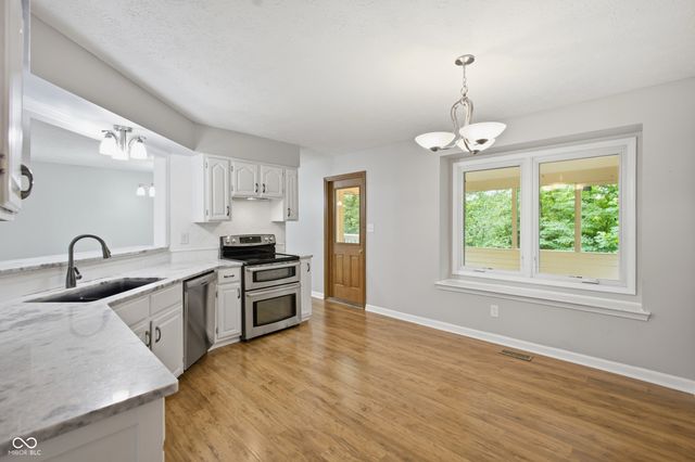 635 Mulberry Street, Zionsville, IN 46077