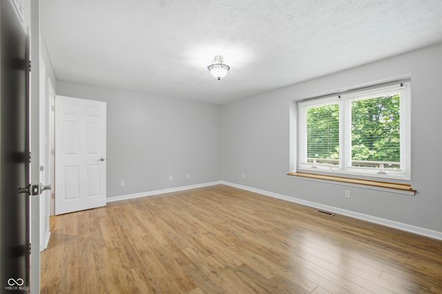 635 Mulberry Street, Zionsville, IN 46077