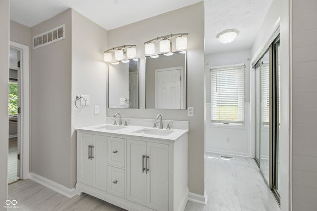 635 Mulberry Street, Zionsville, IN 46077