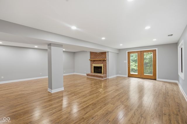 635 Mulberry Street, Zionsville, IN 46077