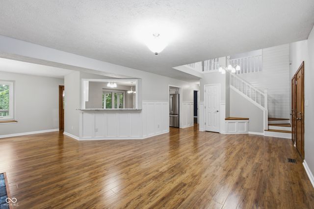635 Mulberry Street, Zionsville, IN 46077