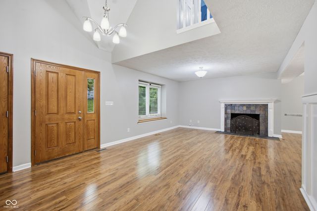 635 Mulberry Street, Zionsville, IN 46077