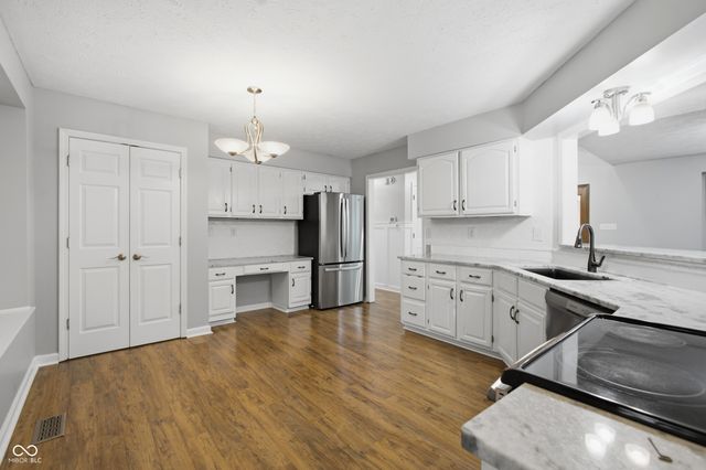 635 Mulberry Street, Zionsville, IN 46077
