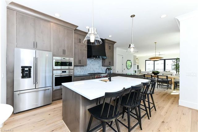 3233 W Friendly Avenue, Greensboro, NC 27410
