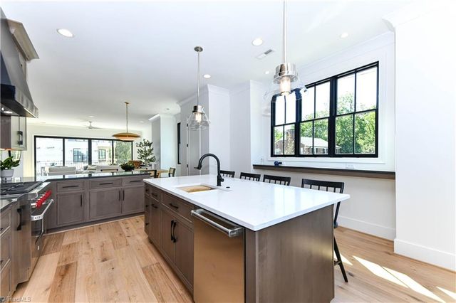 3233 W Friendly Avenue, Greensboro, NC 27410
