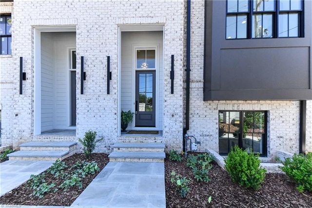 3233 W Friendly Avenue, Greensboro, NC 27410