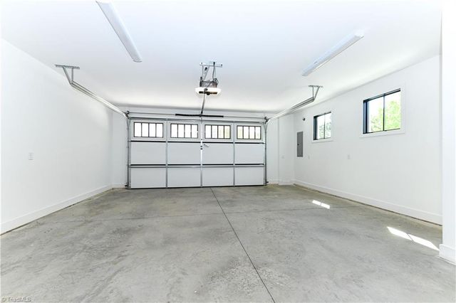 3233 W Friendly Avenue, Greensboro, NC 27410