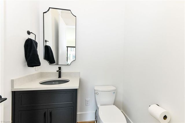 3233 W Friendly Avenue, Greensboro, NC 27410