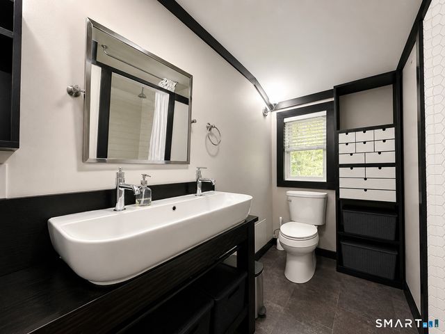 77 North High Street, Clinton, CT 06413