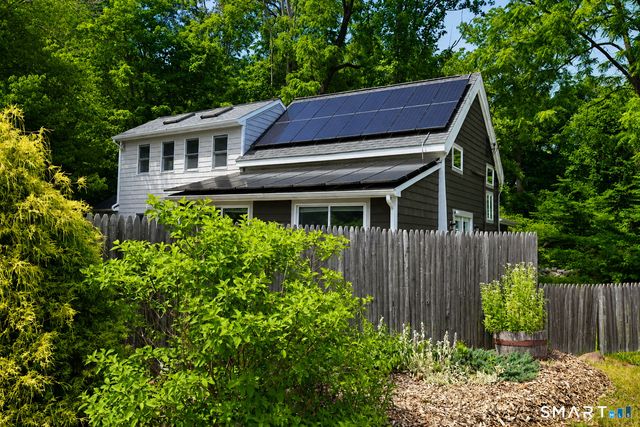 77 North High Street, Clinton, CT 06413