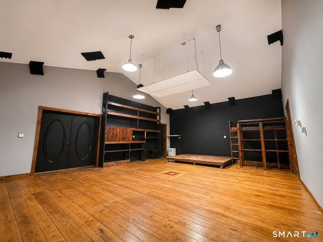 77 North High Street, Clinton, CT 06413