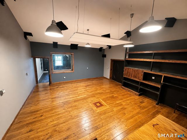 77 North High Street, Clinton, CT 06413