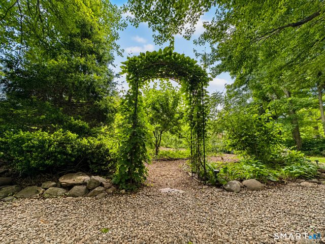 77 North High Street, Clinton, CT 06413