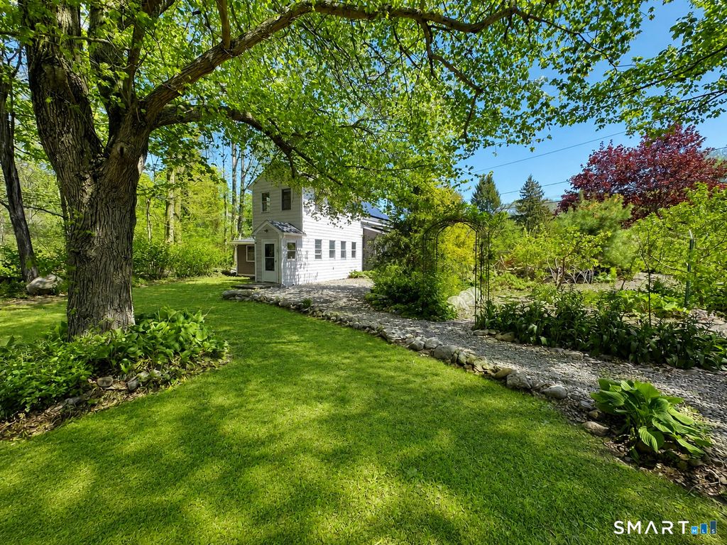 77 North High Street, Clinton, CT 06413