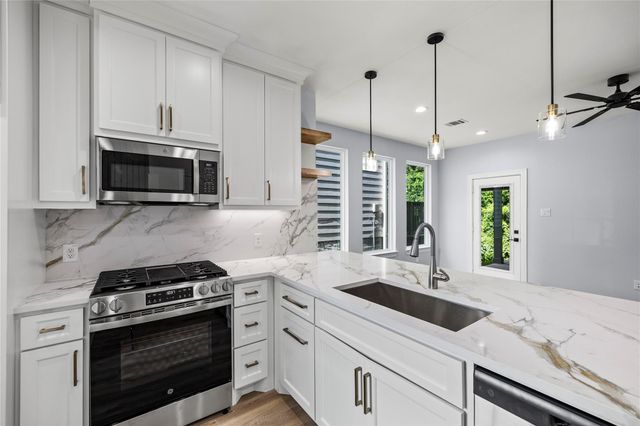 113 Capetown, Montgomery, TX 77356