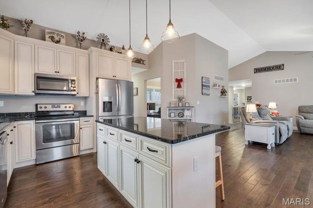 178 Gladshire Lane, Warrenton, MO 63383