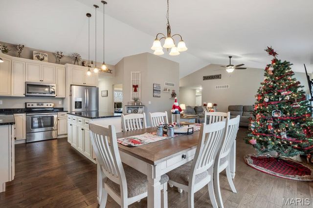 178 Gladshire Lane, Warrenton, MO 63383