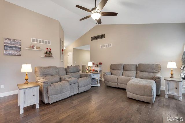 178 Gladshire Lane, Warrenton, MO 63383