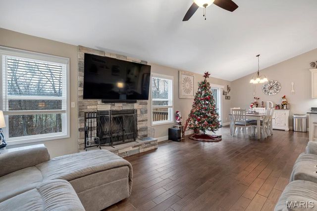 178 Gladshire Lane, Warrenton, MO 63383