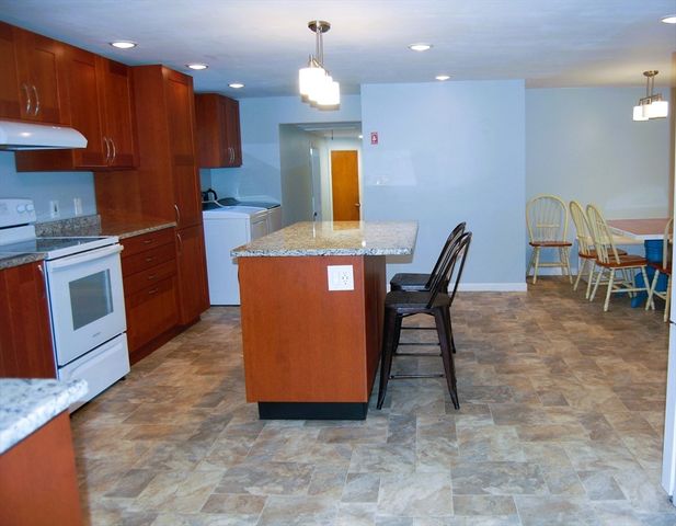 9 Harding St, Leicester, MA 01611