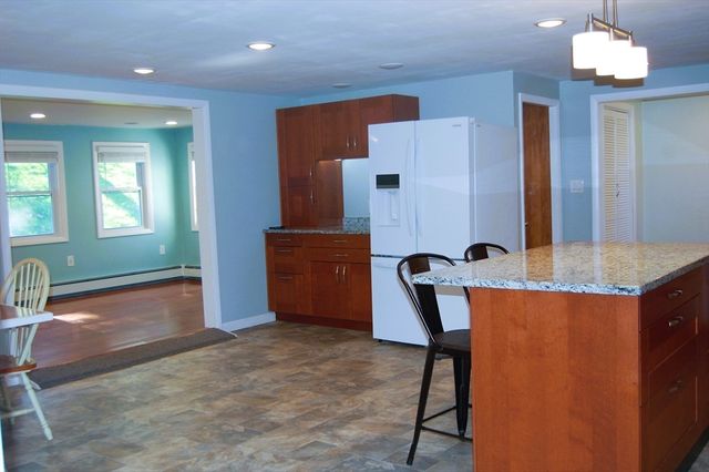 9 Harding St, Leicester, MA 01611