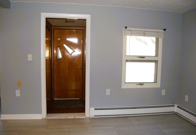 9 Harding St, Leicester, MA 01611