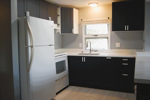 9 Harding St, Leicester, MA 01611