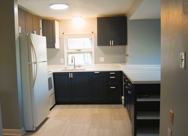 9 Harding St, Leicester, MA 01611