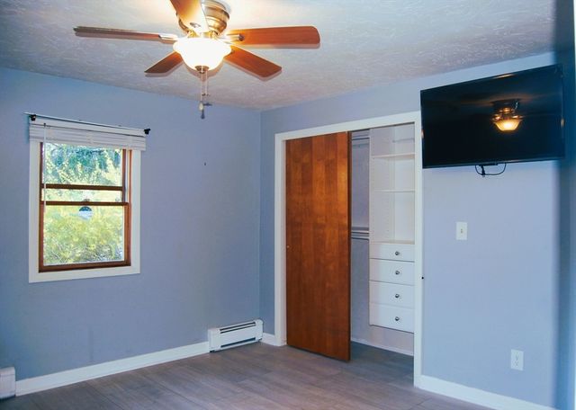 9 Harding St, Leicester, MA 01611